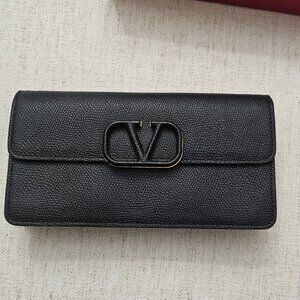 ( USED ) VLOGO SIGNATURE GRAINY CALFSKIN WALLET WITH CHAIN
